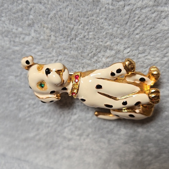 Vintage Enamel Dog Brooch - Cream and Gold Tone - Picture 10 of 17